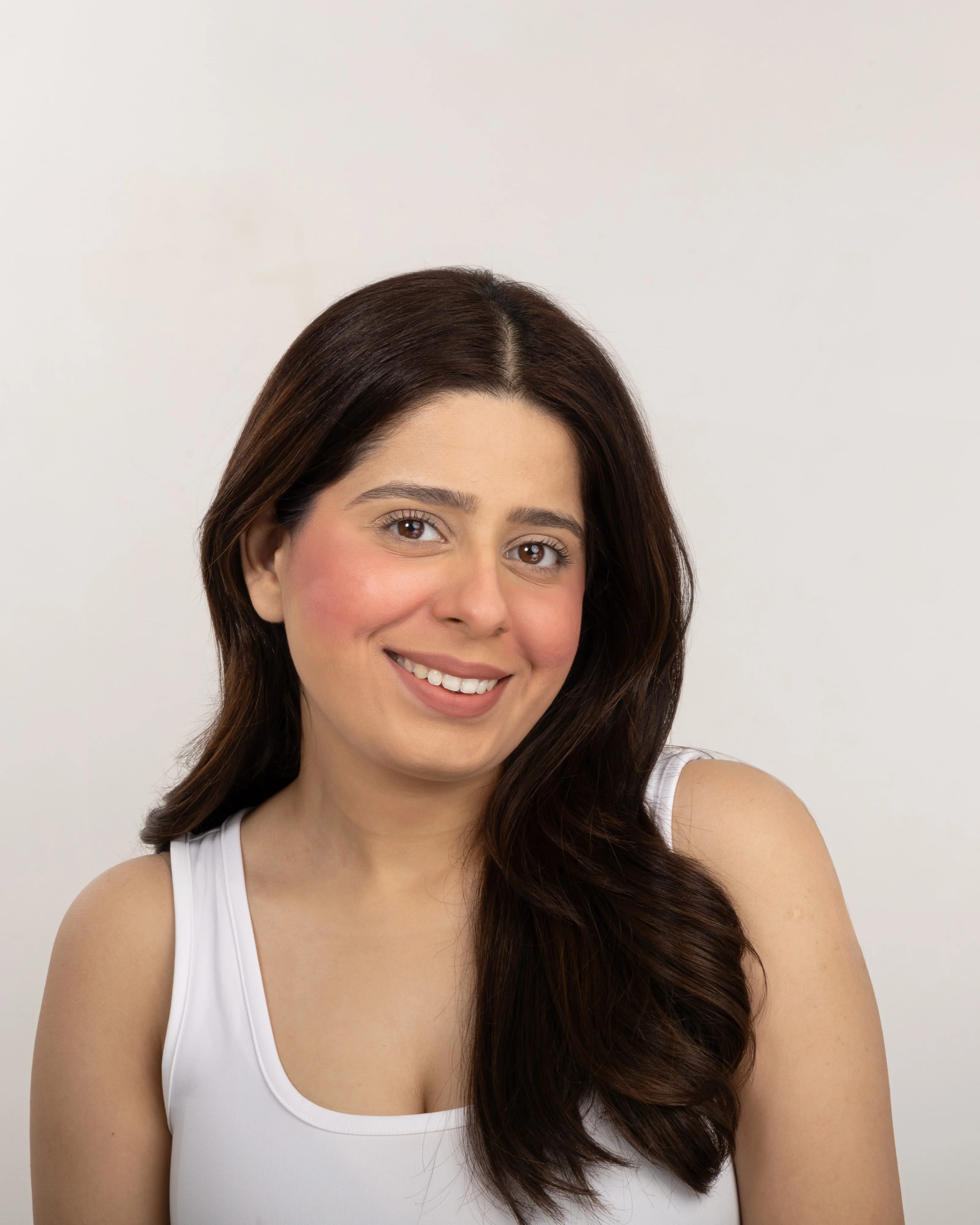 Diksha Paul wearing Vikar Beauty makeup